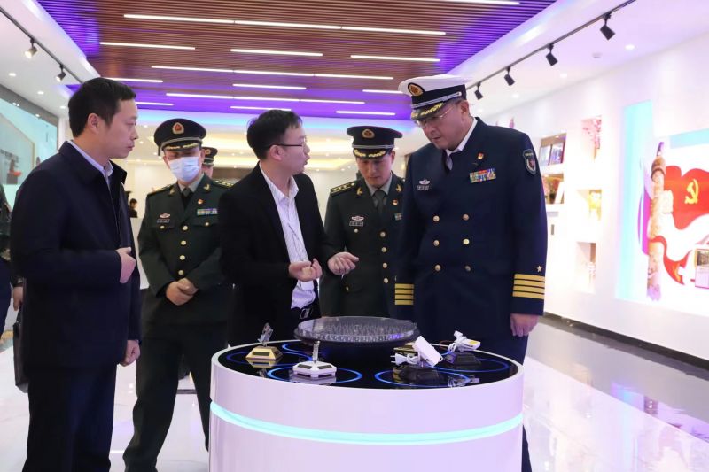 揚州軍區司令員郝云昆一行來我司調研指導